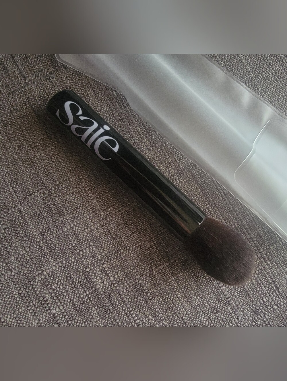 Saie The Fluffy Brush